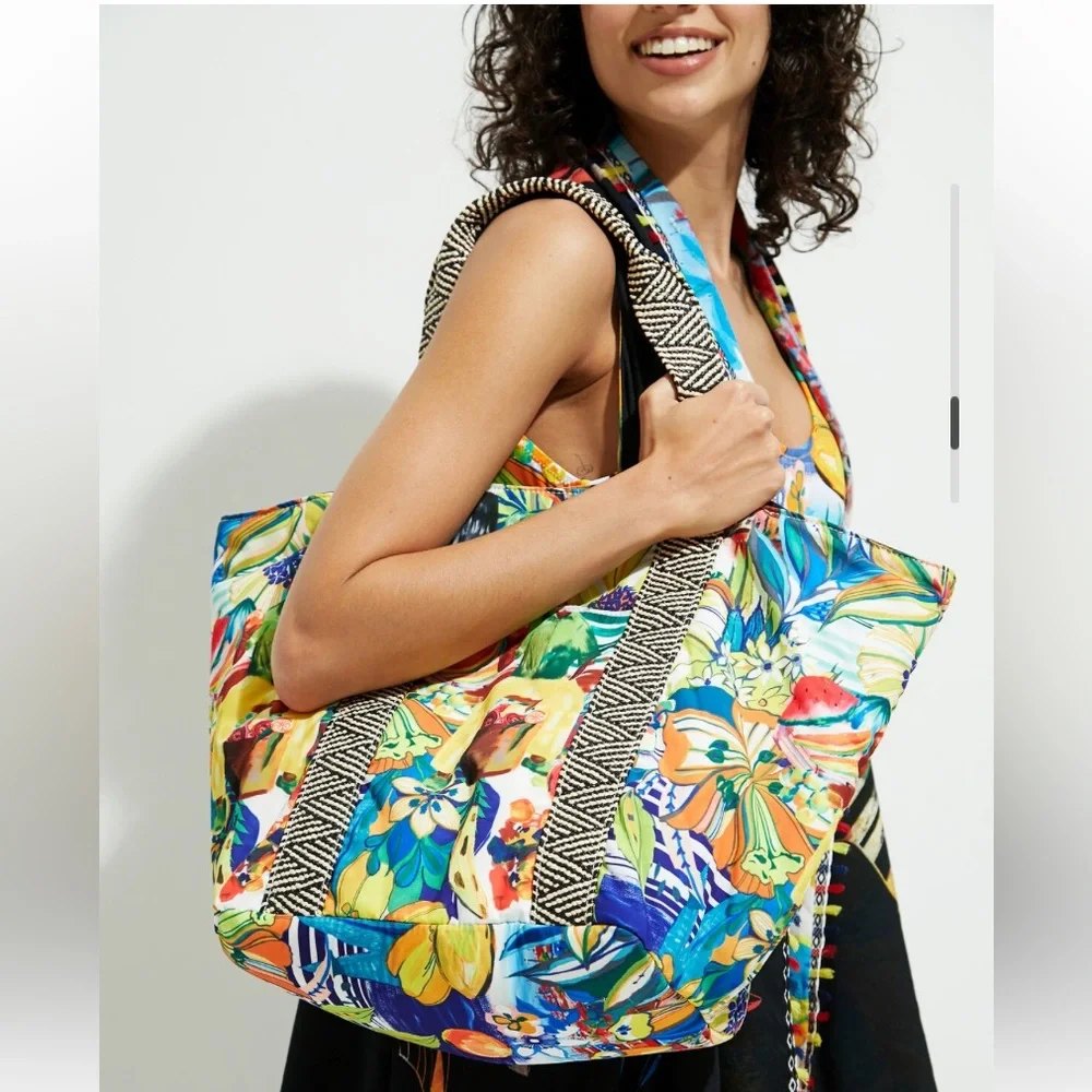 Desigual BEACH BAG REVERSIBLE - BNWT - on sale! 🥳 include a sling bag - Picture 4 of 8